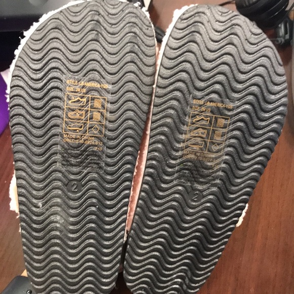 Lucky Brand Girls Pink Sherpa Clogs size 2 NWOT - Picture 3 of 6